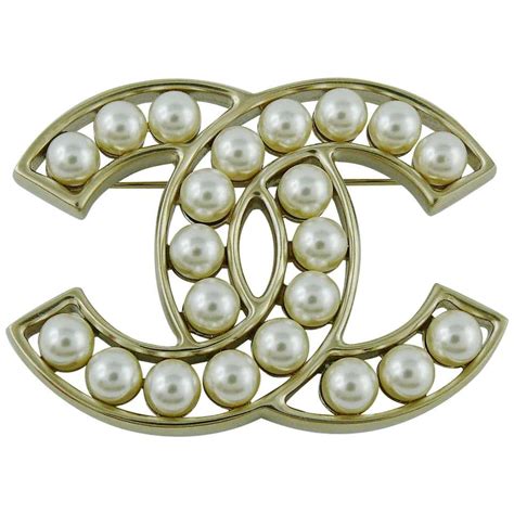 chanel broche cc|chanel broche outlet.